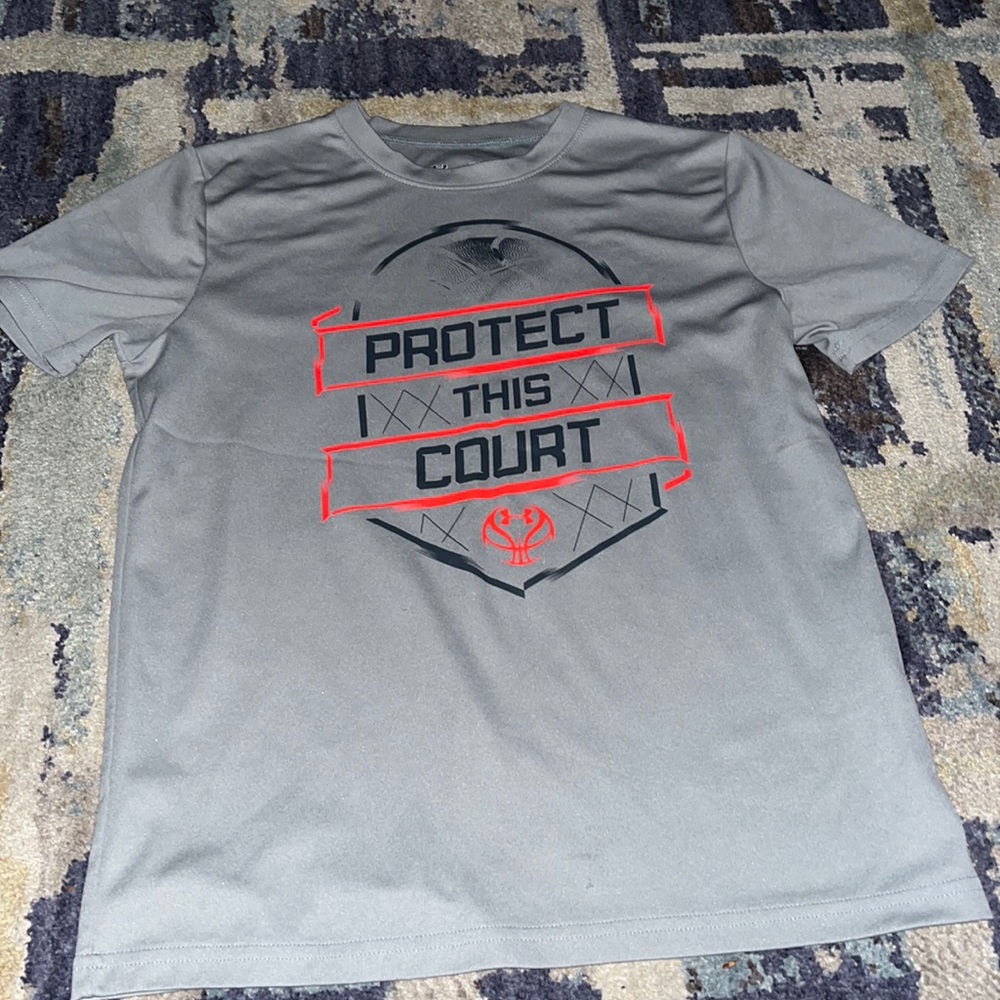 Gray heat gear t-shirt boys size large